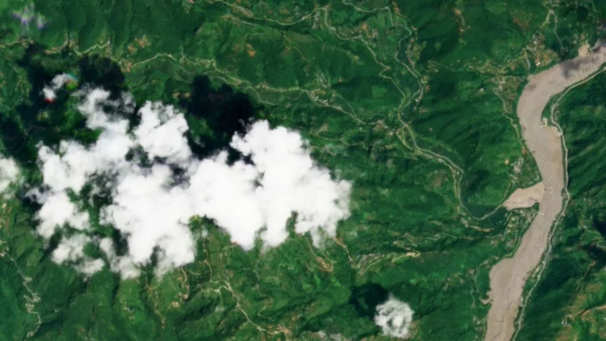 Népal : les images satellites montrent que les crues meurtrières viennent de l’effondrement d’un glacier