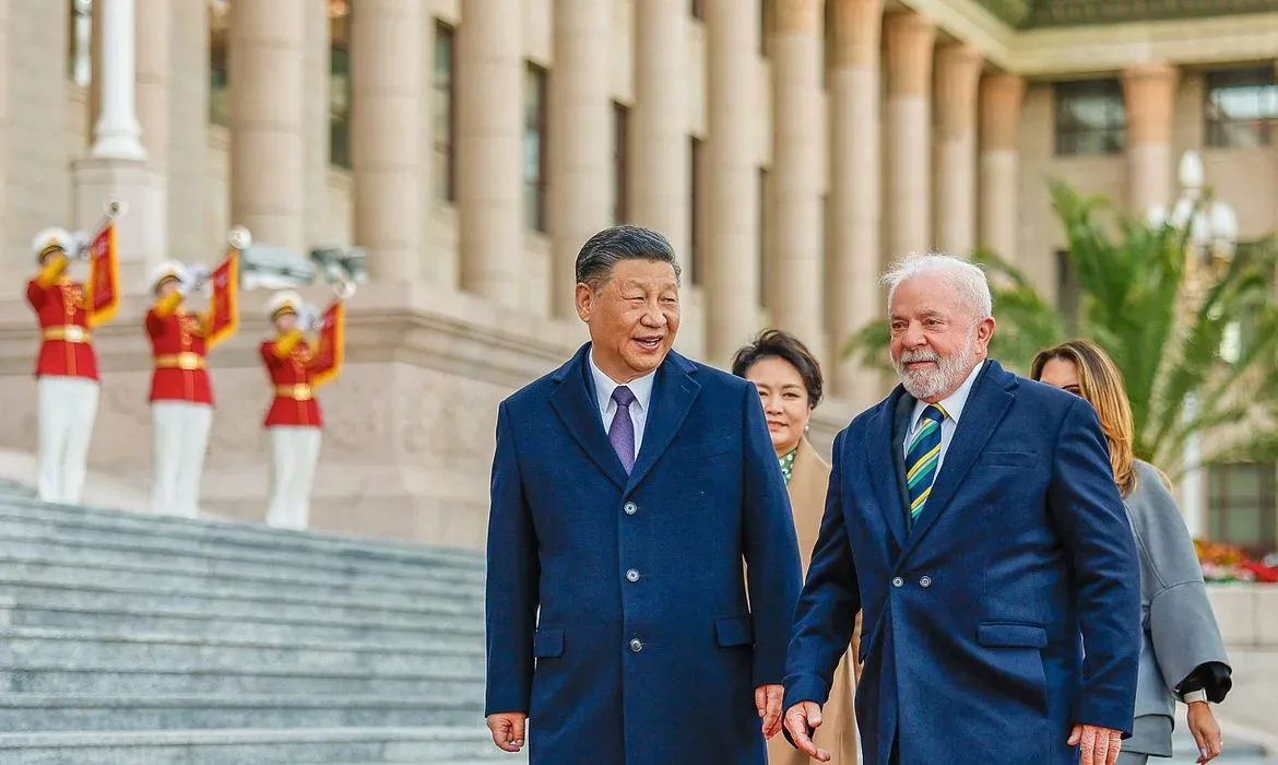 Entrada da China na OMC ao lado do Brasil desafia obstrução dos EUA e tira foco eleitoral das tarifas, avalia especialista