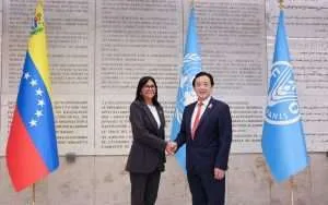 Presidenta Delcy Rodríguez arribó a la sede de la FAO para participar en el Foro Mundial