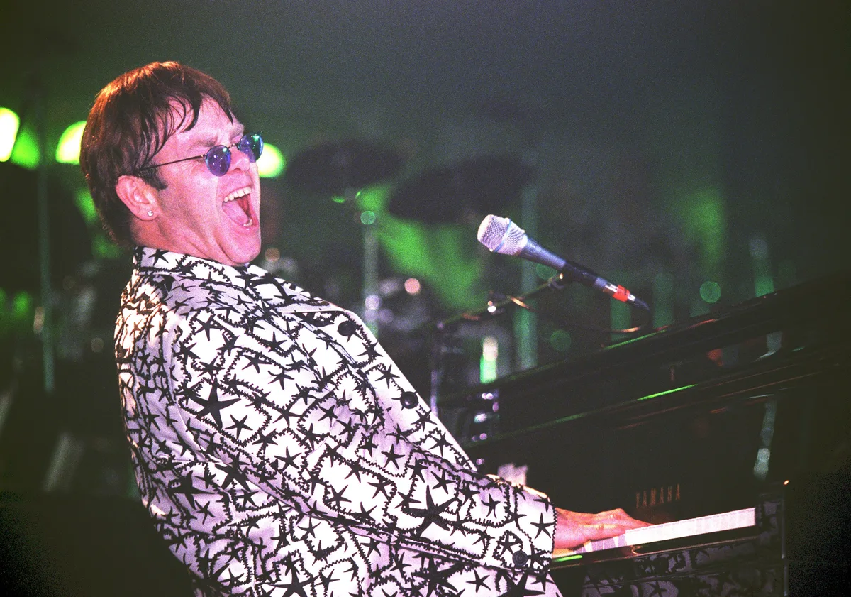 Show de Elton John no Rio em 1995 será exibido gratuitamente em cinemas do país