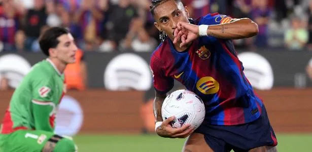 Raphinha e Yamal dão show, Barcelona goleia Rayo e mantém 100% no Espanhol