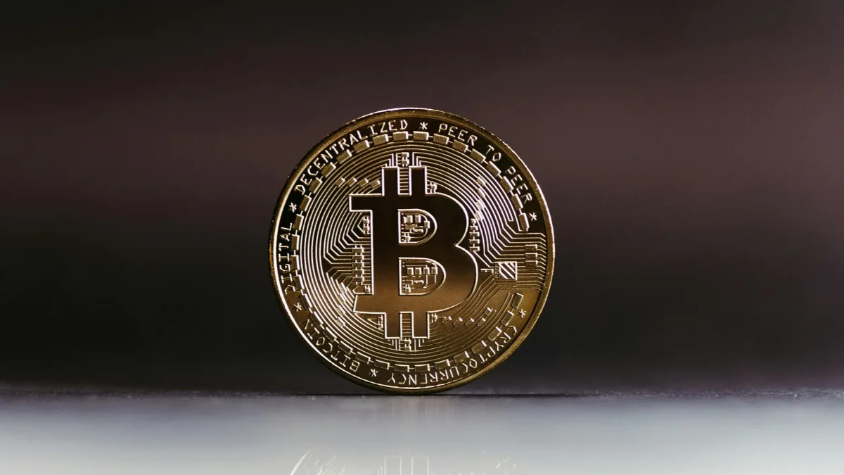 Bitcoin’s Four-Session Slide Puts $76,000 Support in Focus