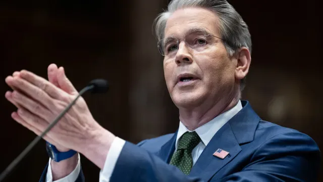 EUA dizem que "guerra económica" contra Irão não visa mudar regime
