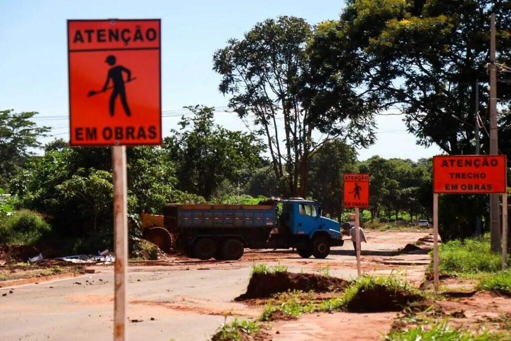 Faltando acabamento, Prefeitura prorroga obra de drenagem e asfalto no Noroeste