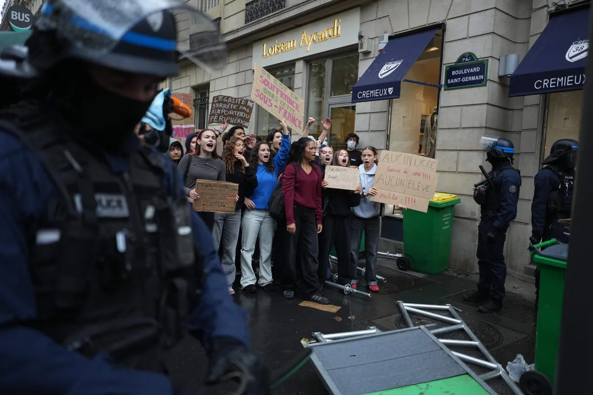 « Il a rien dit, on continue » : après l’allocution de Lecornu, la mobilisation lycéenne se poursuit dans un « acte IV »