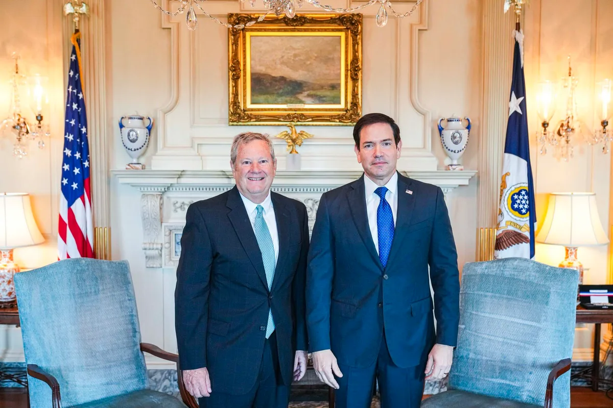 Marco Rubio se reúne con el jefe diplomático en Cuba para evaluar la crisis en la isla