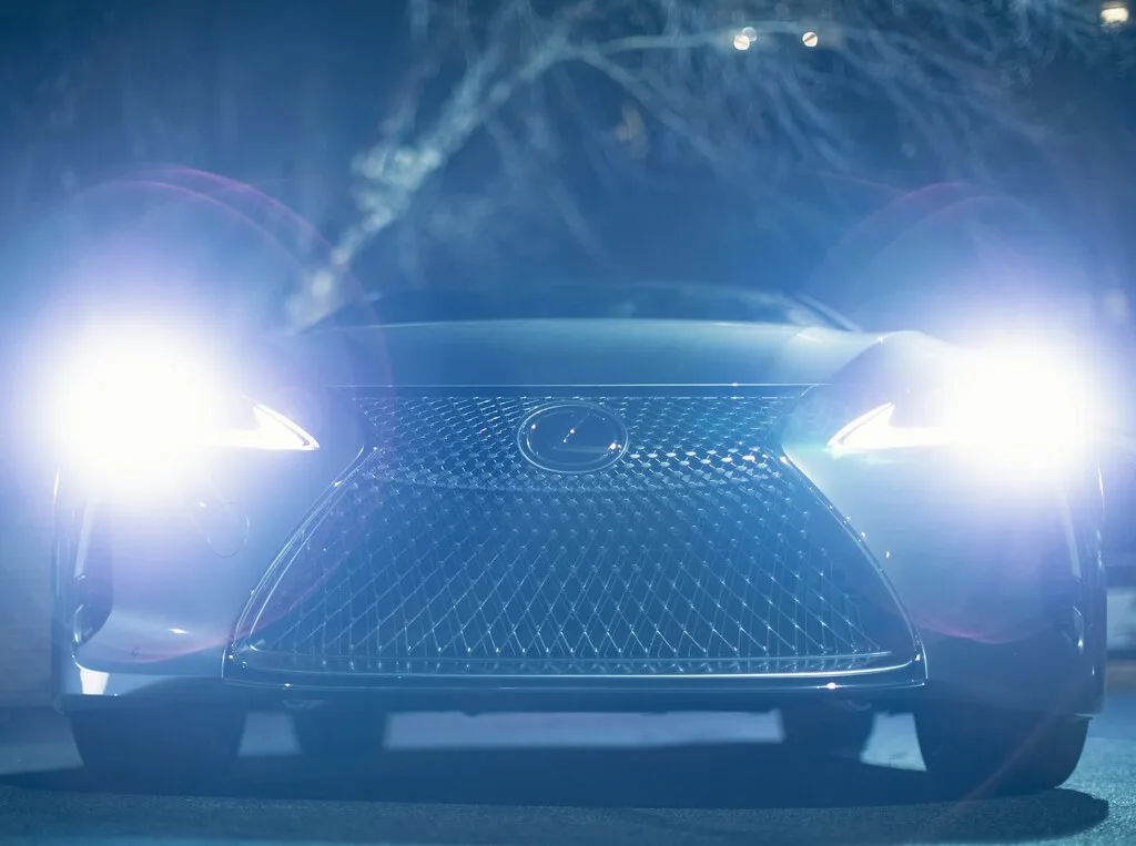 Los faros LED de los coches son demasiado potentes. Tanto que han dejado de ser seguros