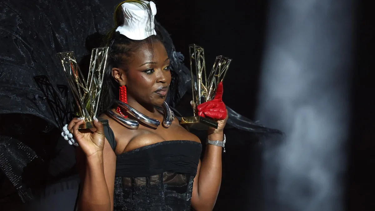 Theodora appelle à voter LFI à la présidentielle après l’annulation d’une soirée rap par un maire de droite