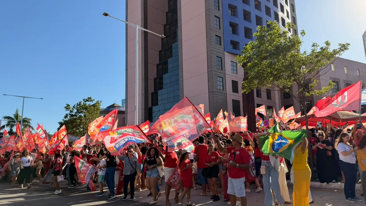 Vídeo: PT vai às ruas em Vitória para ampliar votação de Lula no ES