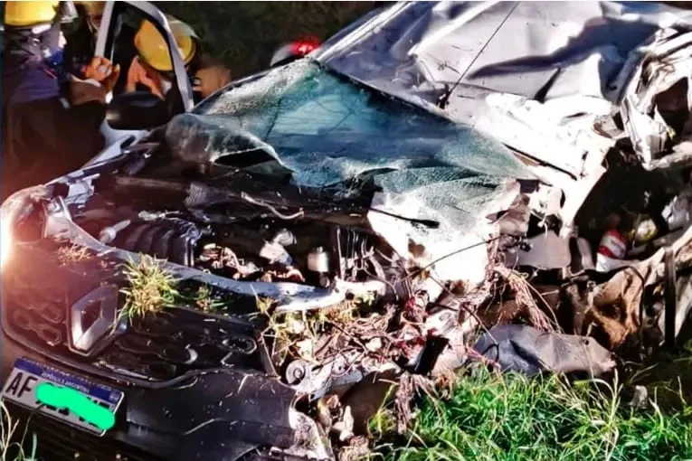 Brutal accidente en Entre Ríos: una camioneta chocó contra un camión en la Ruta 12 y una mujer de 66 años murió