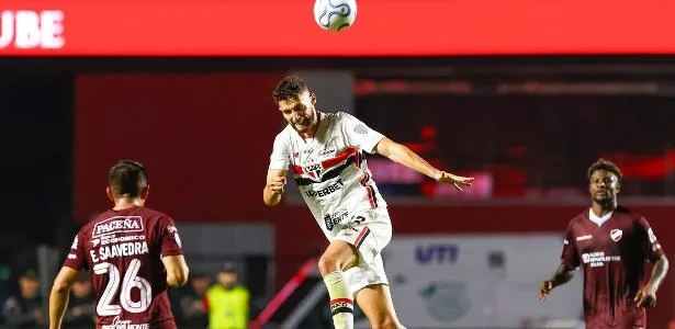 Domingos Duarte desabafa após derrota para Chape: 'Não tem explicação'