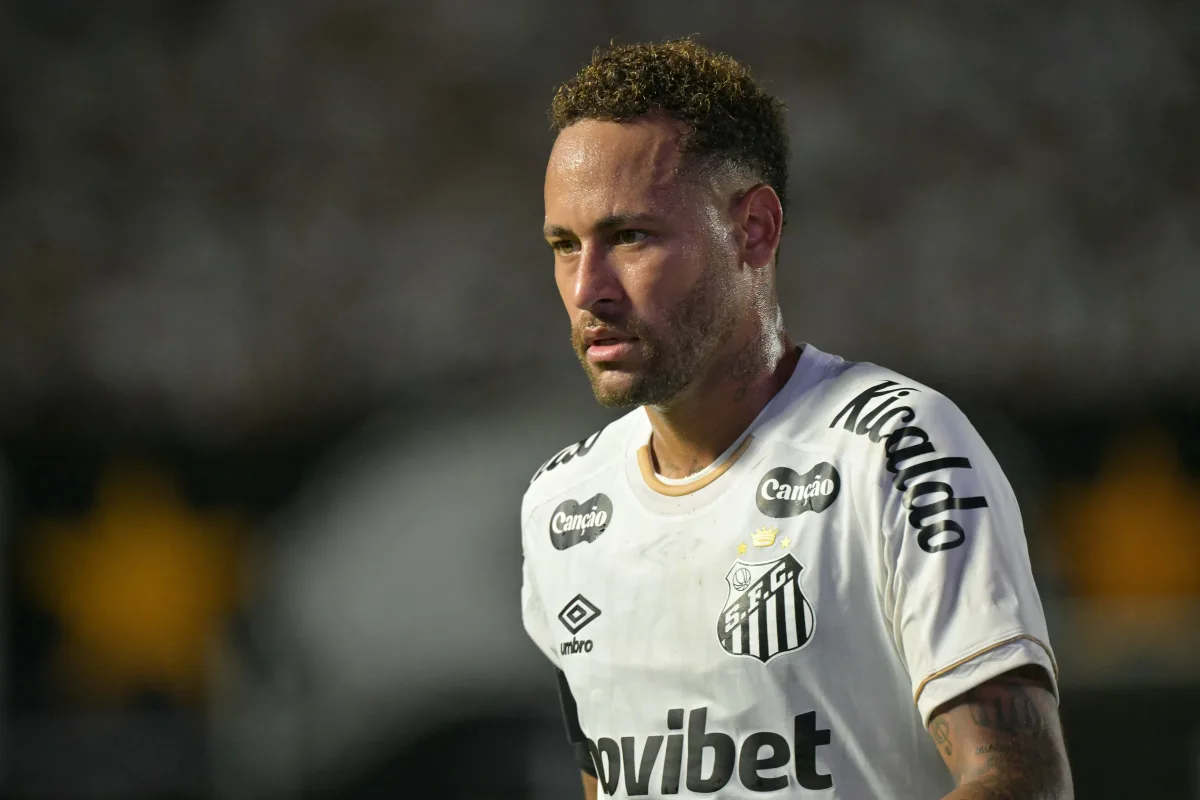Neymar desconversa sobre jogo no sintético contra o Palmeiras: “Já estão pensando nisso?”