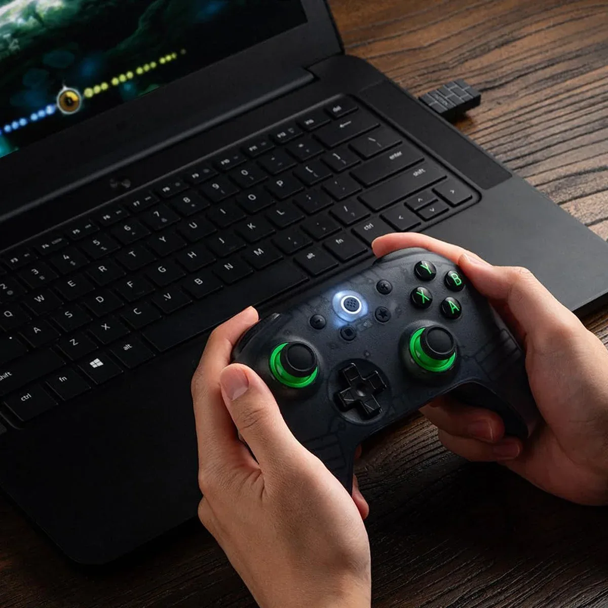 Controle 8BitDo transparente para PC saindo baratinho com cupom no AliExpress