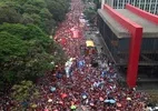 Flávio estraga o próprio disfarce ao injetar droga em ato pró-Lula