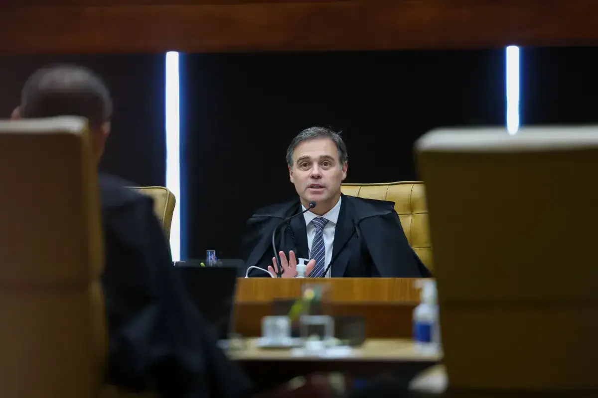 PF pediu aval de Mendonça para obter repasses de Vorcaro a pessoas com foro