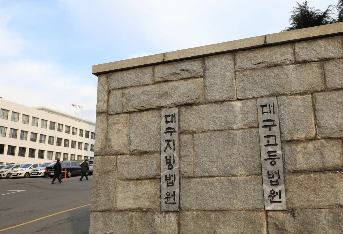 “저 여자예요”… 여탕 몰래 들어가 훔쳐본 20대 남성 ‘징역 8개월’