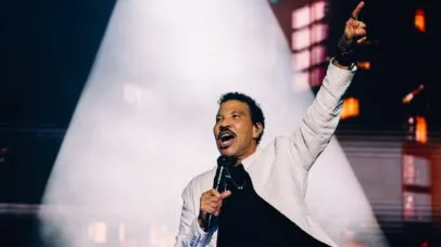 Lionel Richie ‘indo bem’ após procedimento cardíaco e hospitalização
