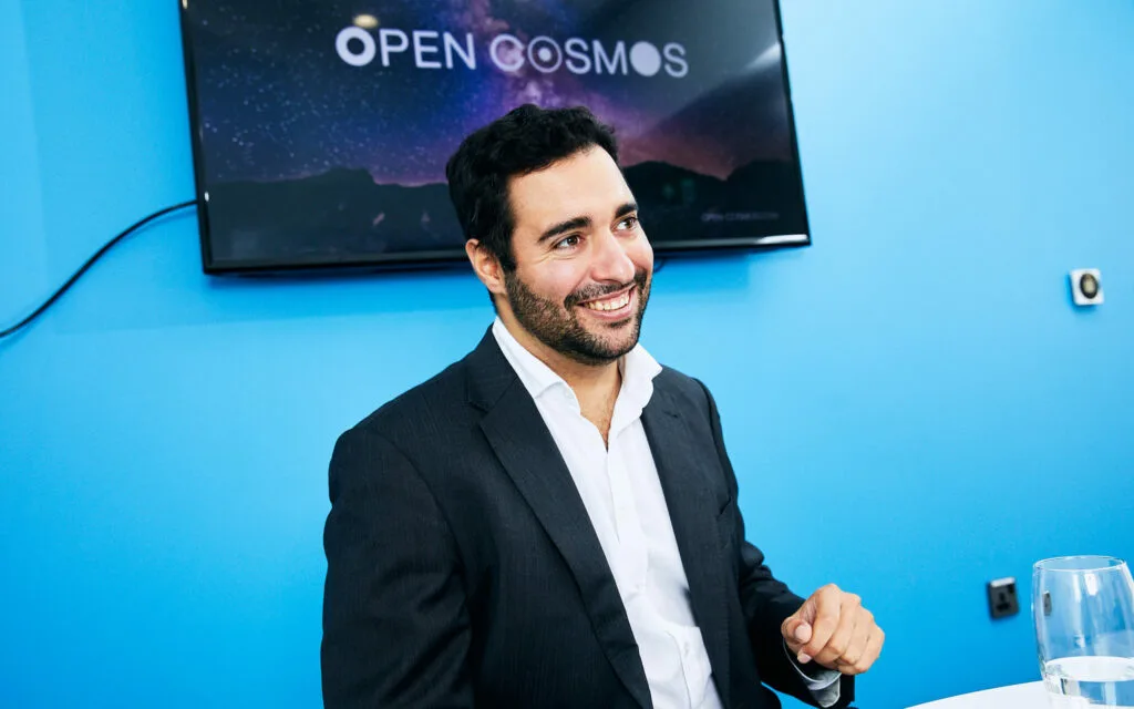 Empresa espacial Open Cosmos capta 300 milhões de euros para expandir produção de satélites