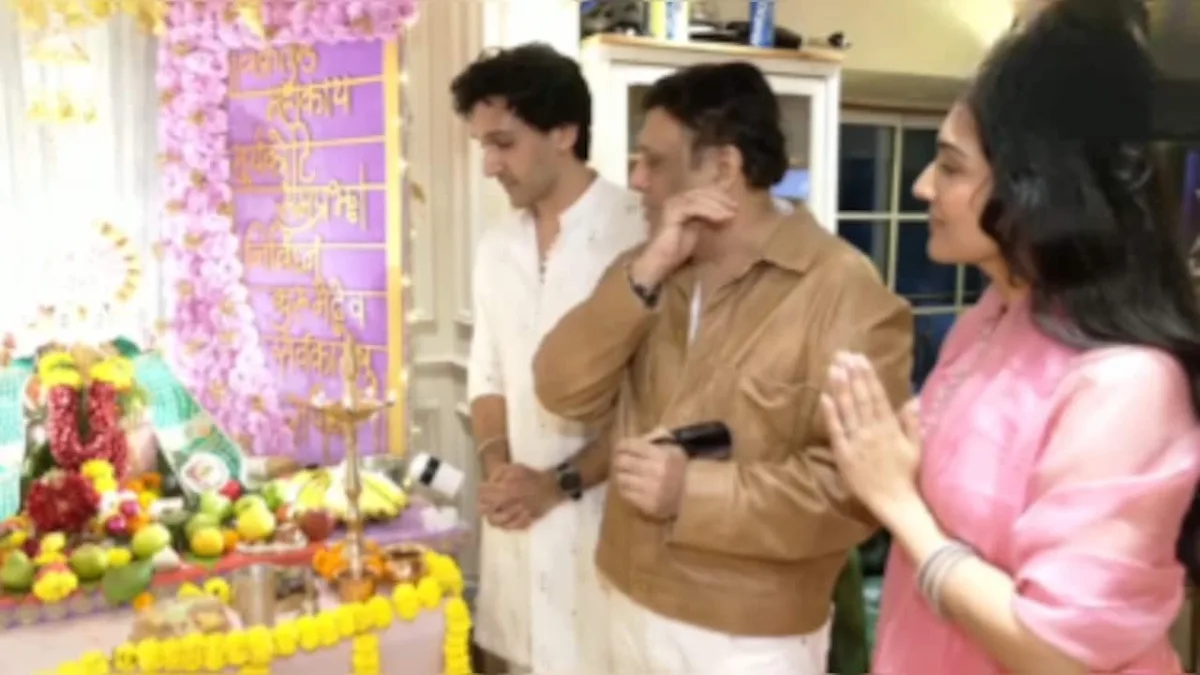 Govinda Joins Children For Ganapati Darshan At Sunita's House, She Gives Family Pic A Miss
