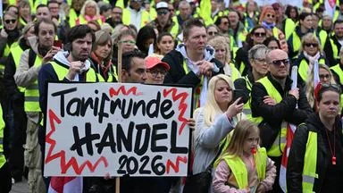 NRW: Mehr Geld für Jobs im Einzelhandel