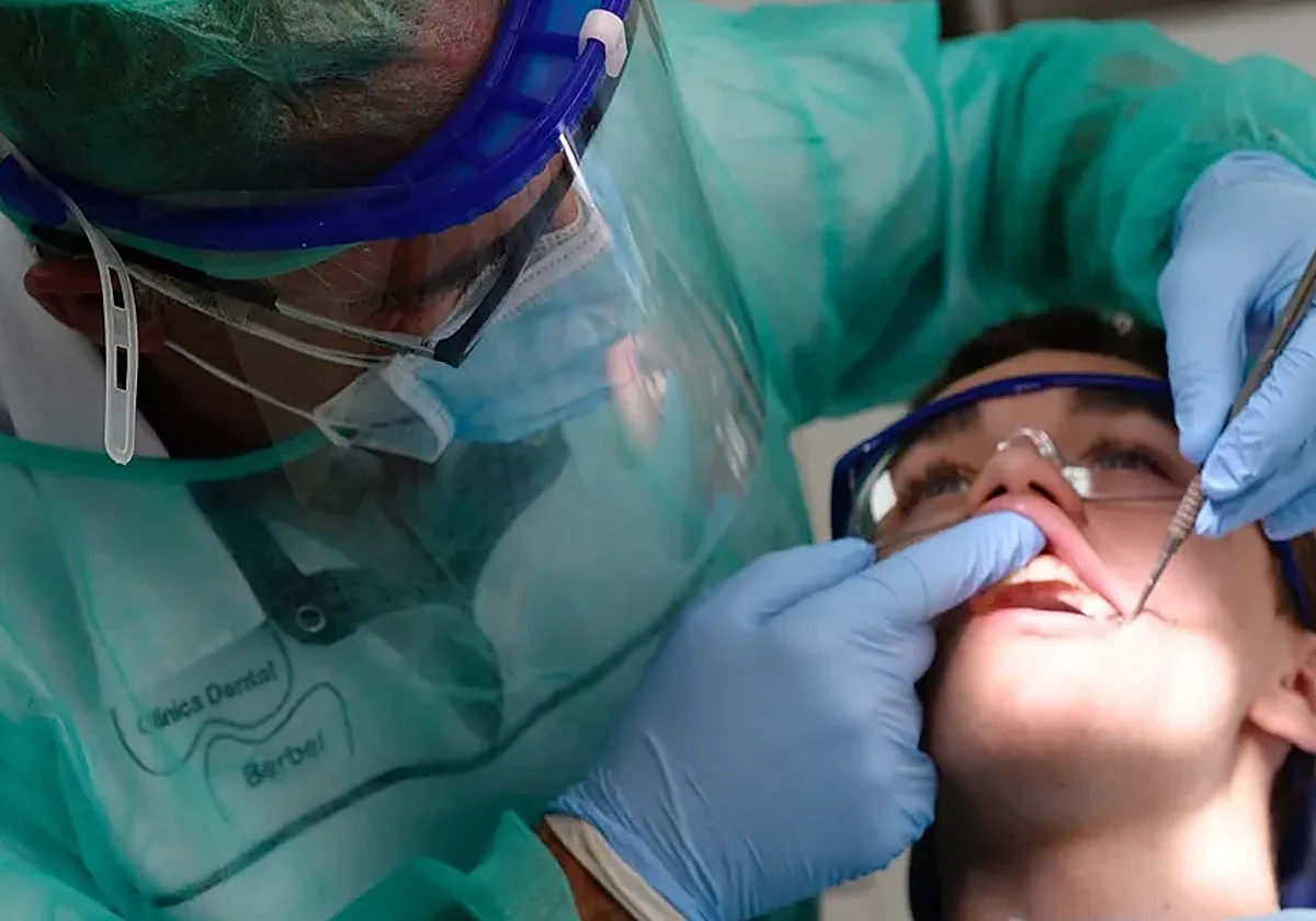 Cuánto dinero cobra un dentista en España en 2026: sueldos por especialidad, modelo de trabajo y tratamientos
