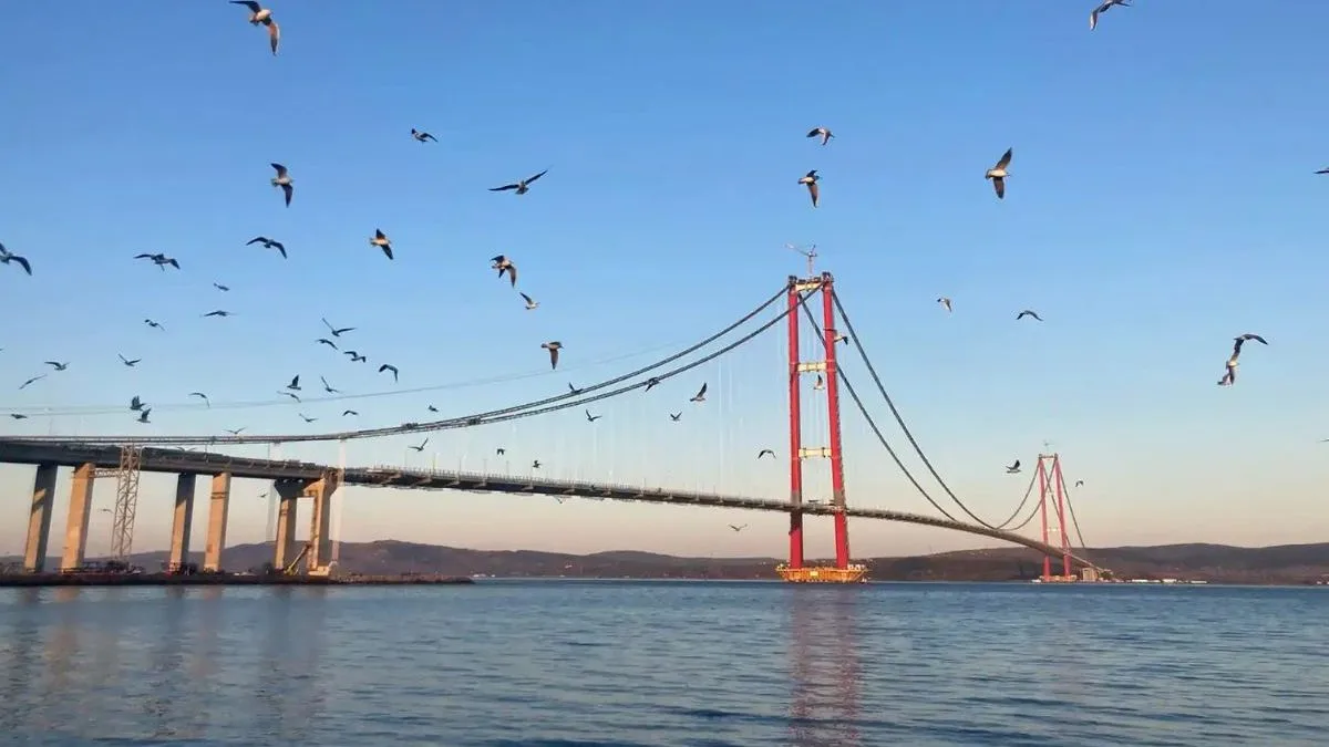 Custando quase R$ 14 bilhões, a maior ponte suspensa do mundo tem 2 mil metros, liga dois continentes em 6 minutos e deixa a ponte Hercílio Luz no ‘chinelo’