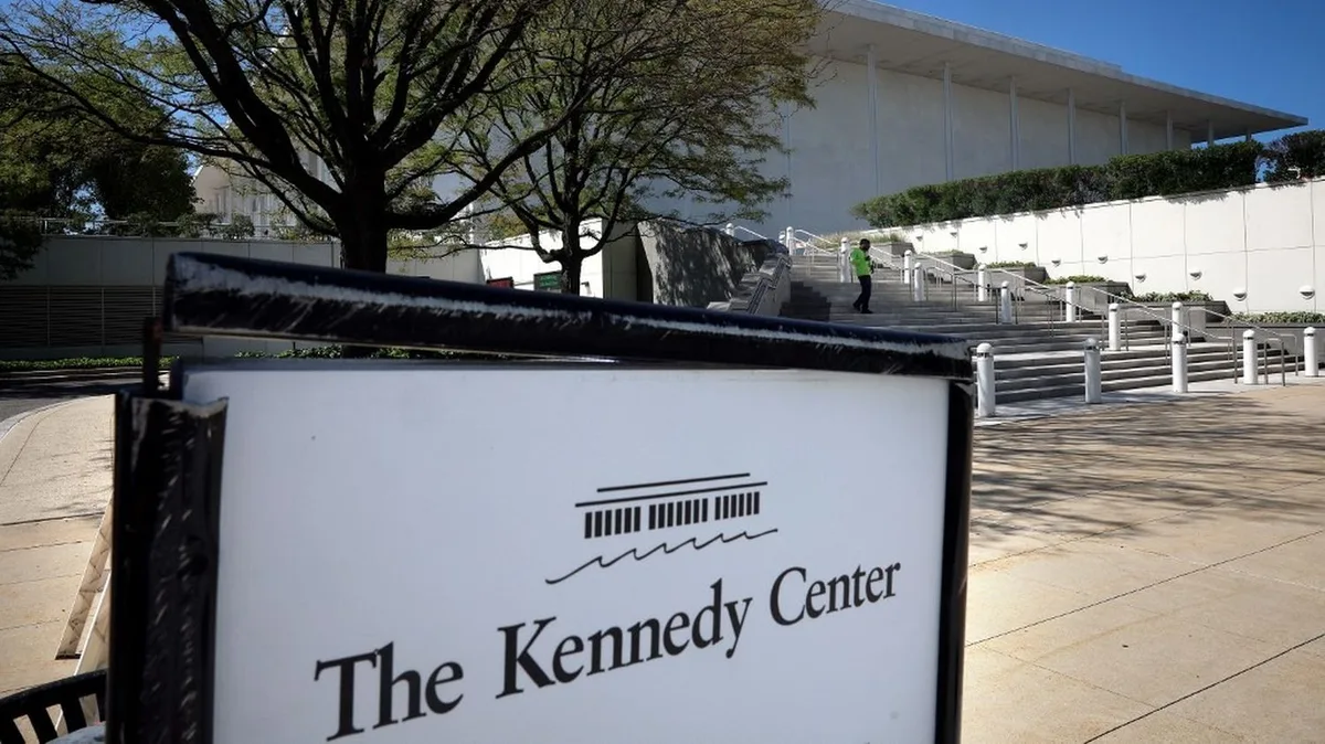 Aux Etats-Unis, le Kennedy Center risque la faillite, rapporte un média américain