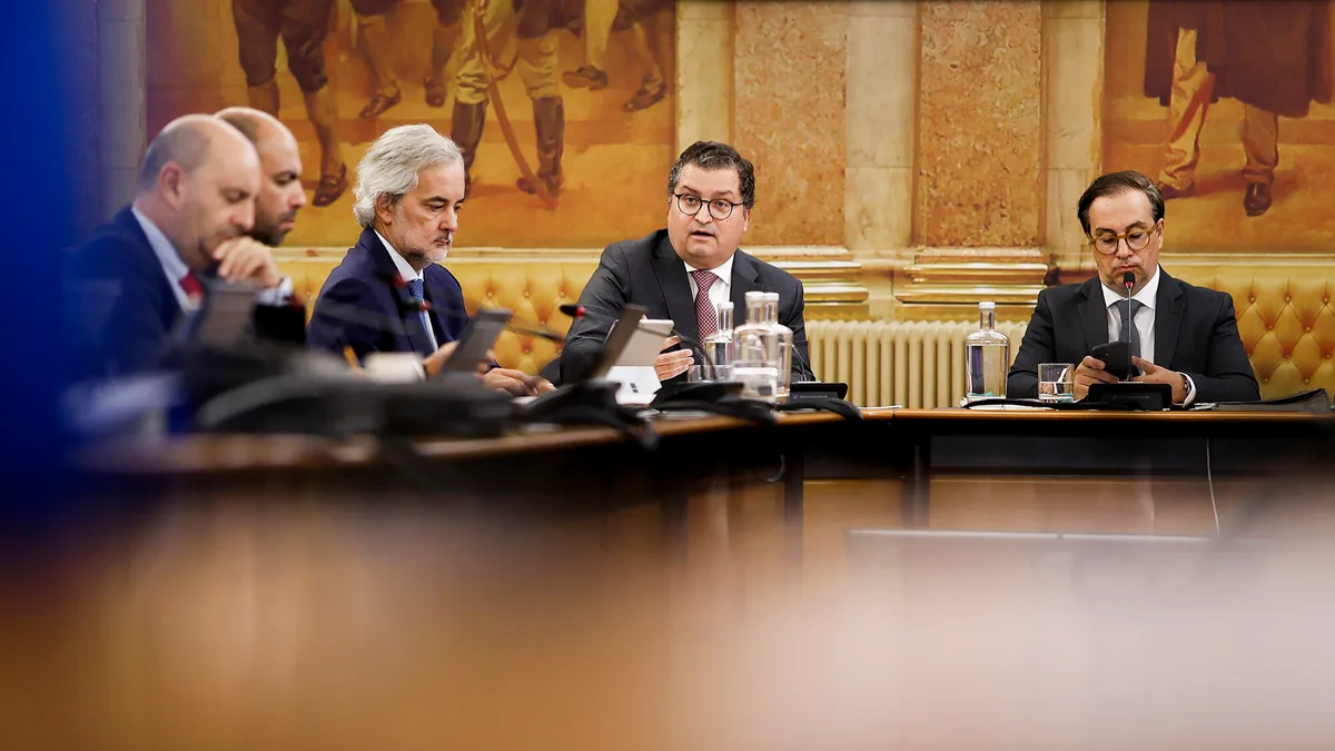 Prémio pago pela REN foi “perfeitamente normal”, diz Miranda Sarmento. Segunda fase da compra está sob “dever de reserva”