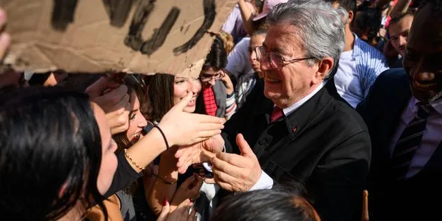 Présidentielle 2027 : pour Jean-Luc Mélenchon, le soutien au mouvement lycéen consacre le pari de LFI sur la jeunesse