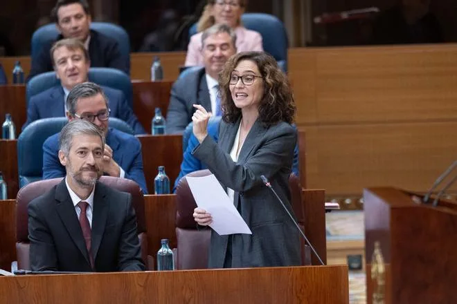 Ayuso acusa a la izquierda de usar la muerte de Maricarmen: "Hay fondos buitre y políticos buitres, ustedes"