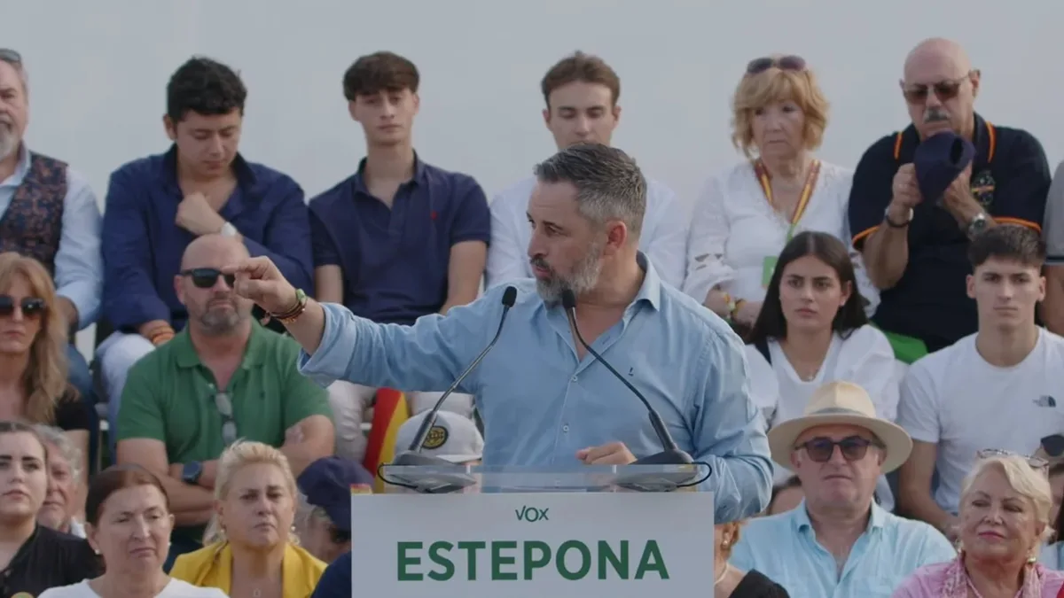 Vox empieza la precampaña electoral desde Estepona y Abascal anuncia que pasará el 12 de octubre en “nuestro territorio invadido, en Ceuta, que es España desde hace siglos”