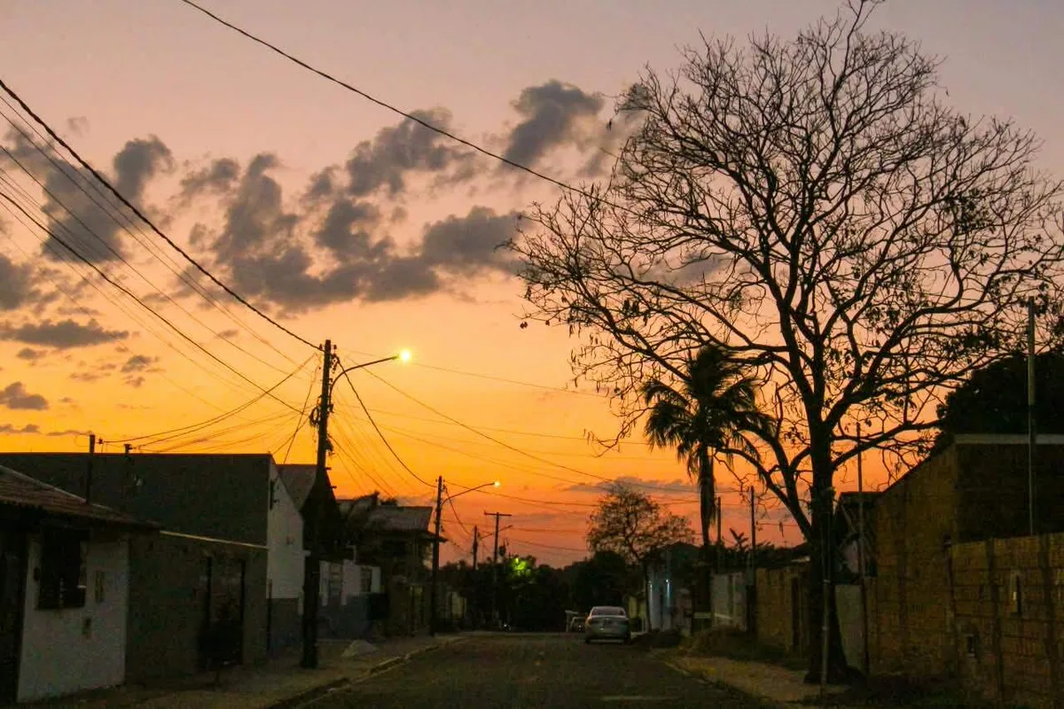 Com alerta de vendaval, MS tem sexta de calorão de 41°C e umidade em 10%