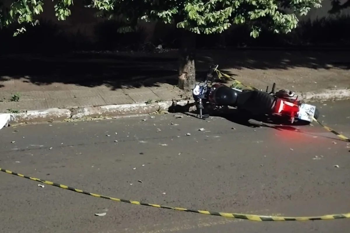 Motociclista morre após perder controle da moto e bater em árvore em Campo Grande