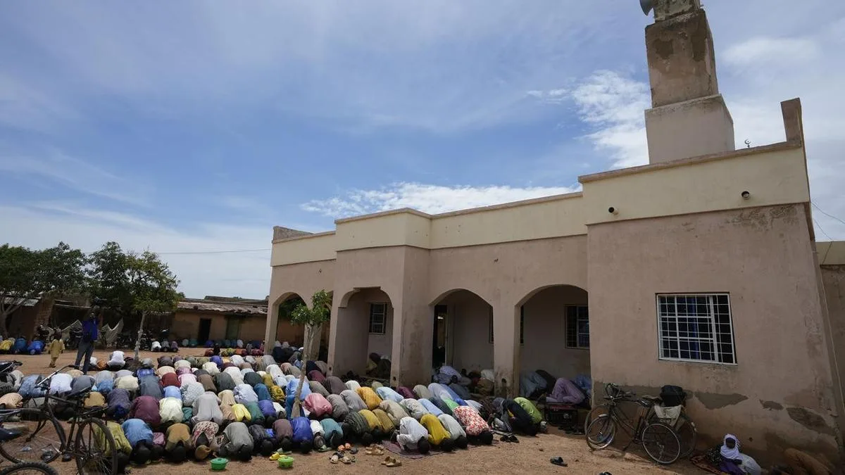 Gunmen abduct worshippers from Nigeria mosque: police