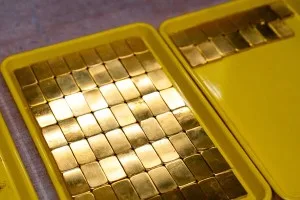Ouro fecha em alta e atinge maior valor desde maio com Oriente Médio e Treasuries