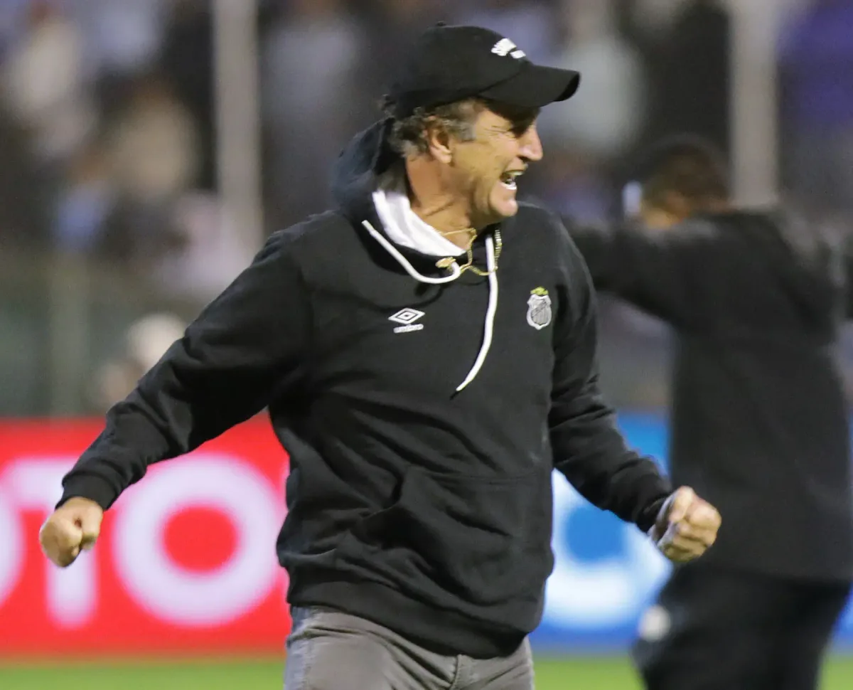 Cuca exalta Santos após classificação e defende trabalho: “Estamos no caminho certo”