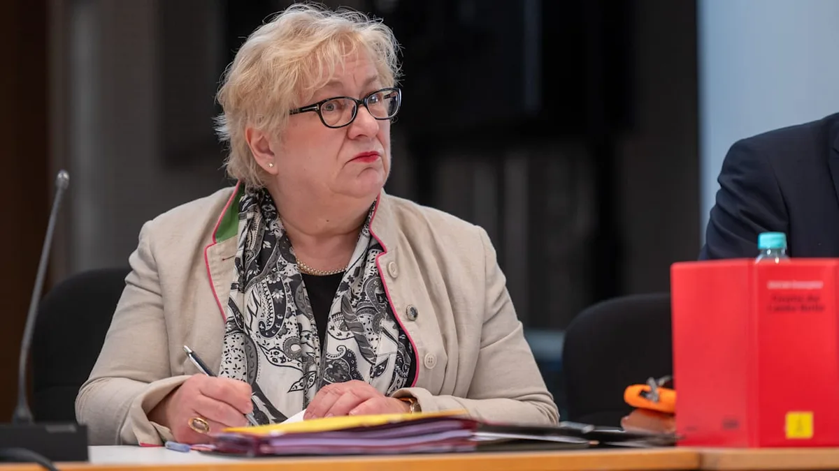 Wüste Beschimpfungen - Rassismus-Vorwürfe gegen Linke-Politikerin