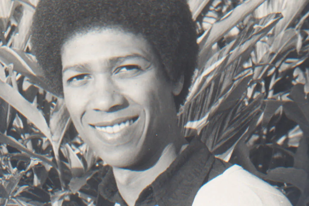 Djavan celebra 50 anos de carreira com edição especial de seu primeiro álbum