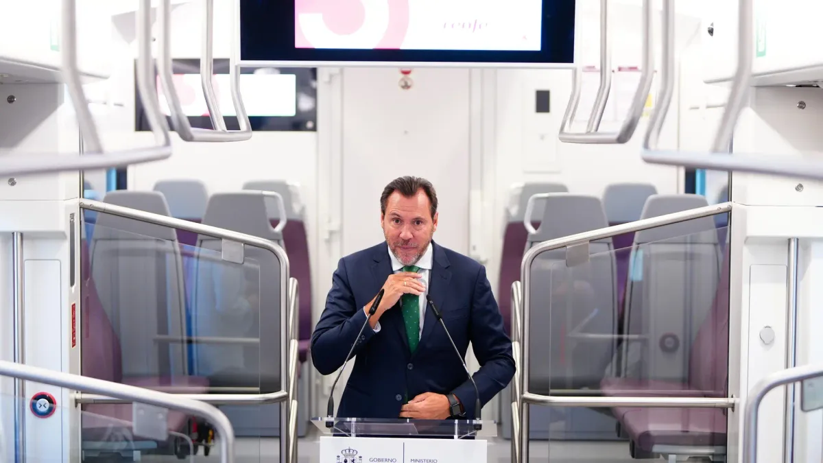 Óscar Puente niega un "reproche" de Sánchez al Rey Felipe VI: "Es hacia quienes utilizan la figura del monarca en una crisis"