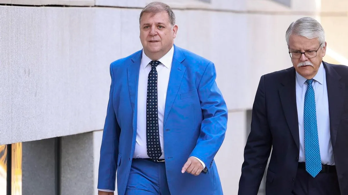 El juez ordena a la UCO que realice un nuevo clonado del móvil del ex jefe de gabinete de Sánchez en el PSOE