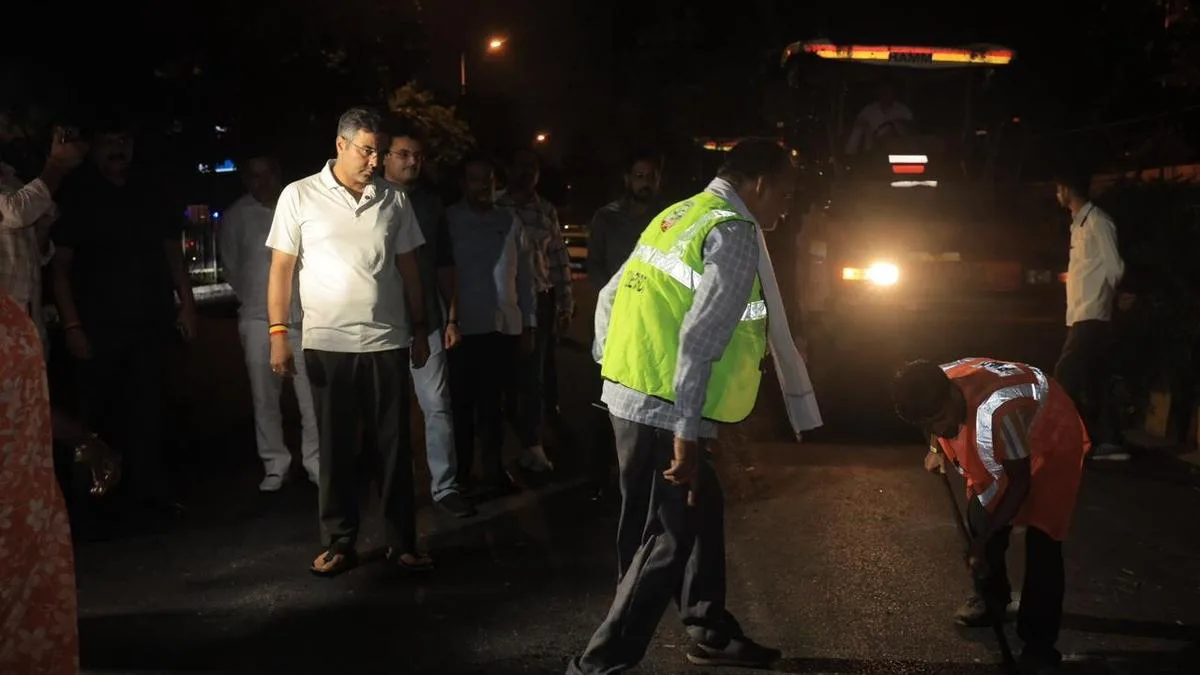 At midnight on Africa Avenue, Delhi PWD Minister sets November 30 deadline to resurface 600 km of roads