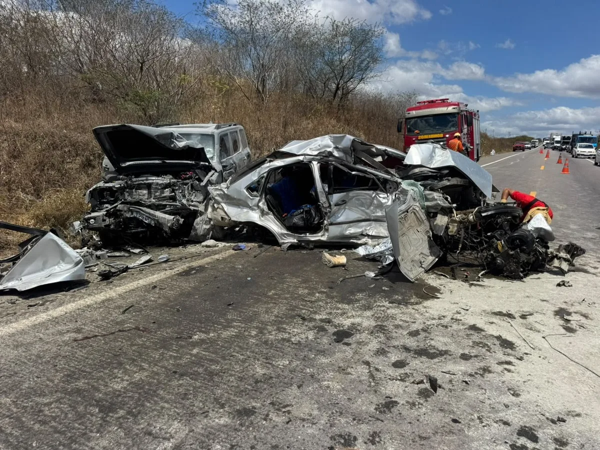 Homem morre em acidente que deixou carros destruídos na BR-304 no interior do RN
