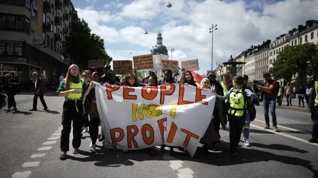 Cerca de 10 mil pessoas manifestam-se na Suécia pelo clima