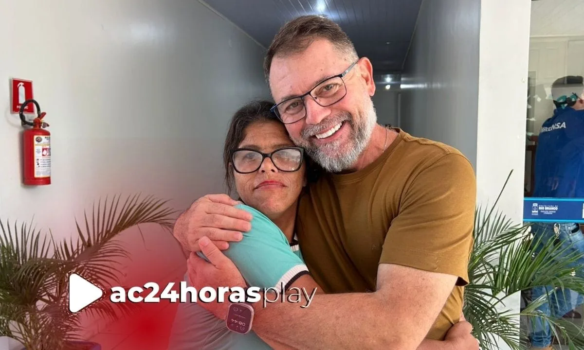 Alysson Bestene dança com idosos e destaca ações de convivência no Cras Sobral