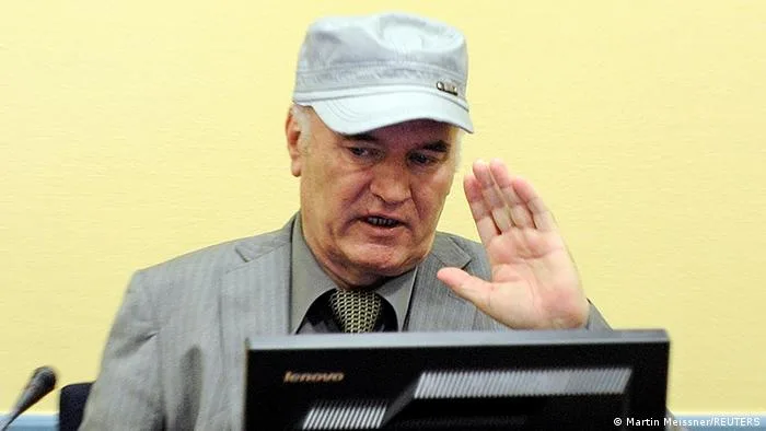 Morre Ratko Mladic, o “Açougueiro da Bósnia” condenado por genocídio em Srebrenica