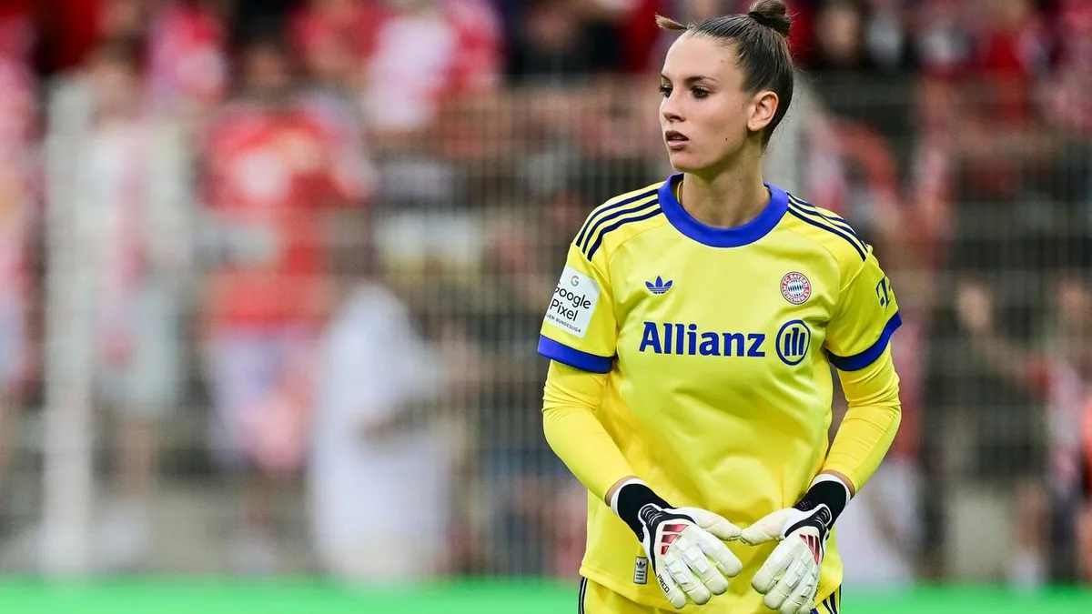 Frauenfußball: Bayern verlängern Vertrag von Nationaltorhüterin Mahmutovic