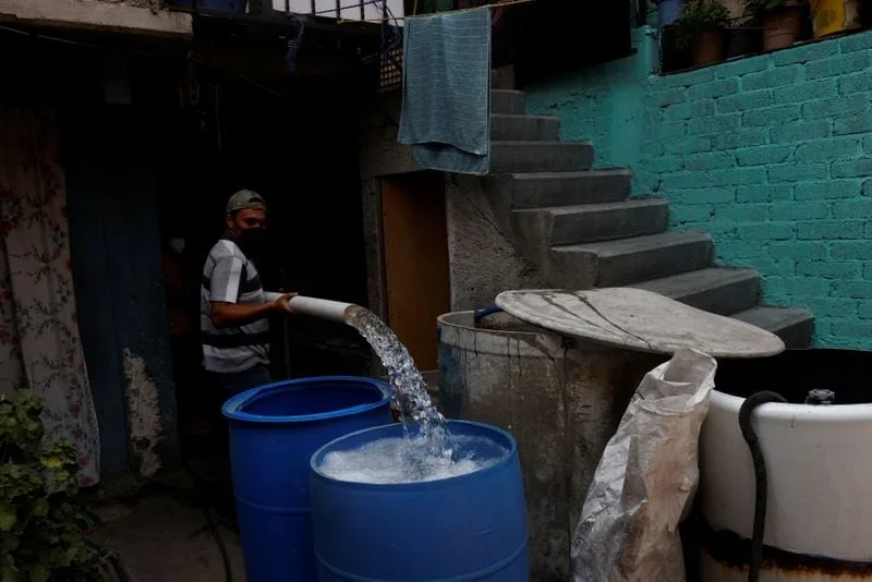 El Poder Judicial ordena la entrega diaria de 100 litros de agua potable a cada habitante de Ecatepec