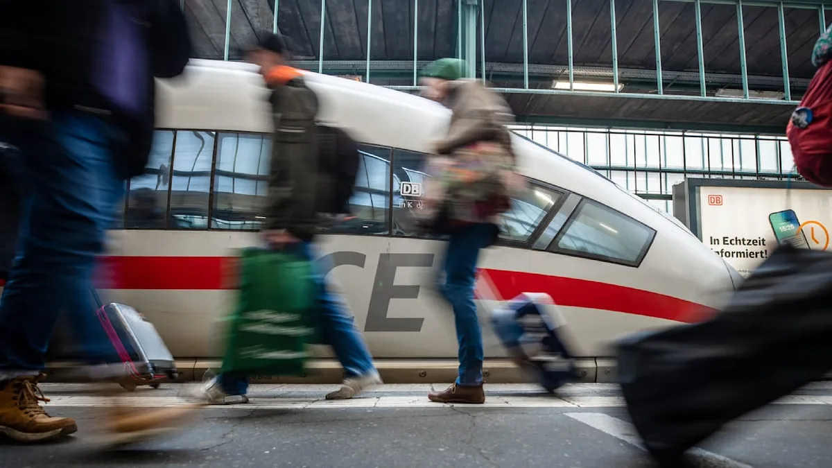 Früh buchen und sparen - Ab morgen gibt es endlich Weihnachts-Bahntickets