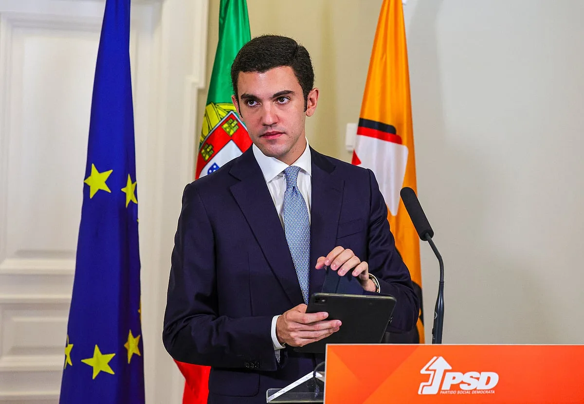 Porta-voz do PSD rejeita que ameaça de Ventura de moção de censura enfraqueça Governo