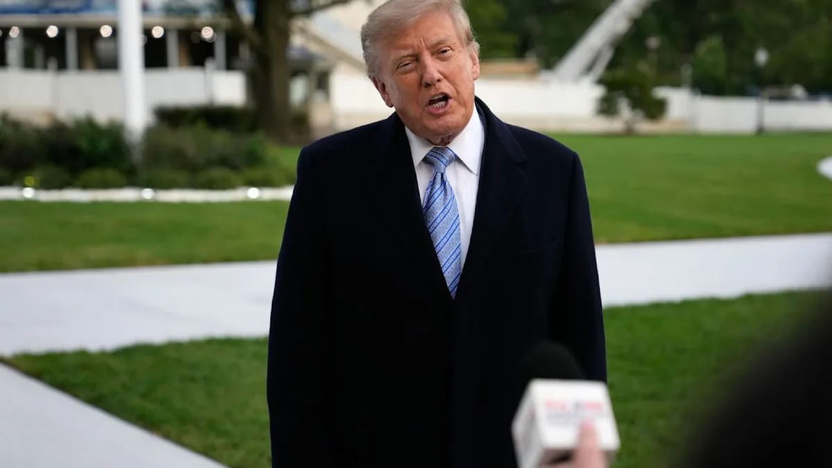Politico, CNN und MS NOW betroffen - Richter stoppt Trumps Presse-Bann!